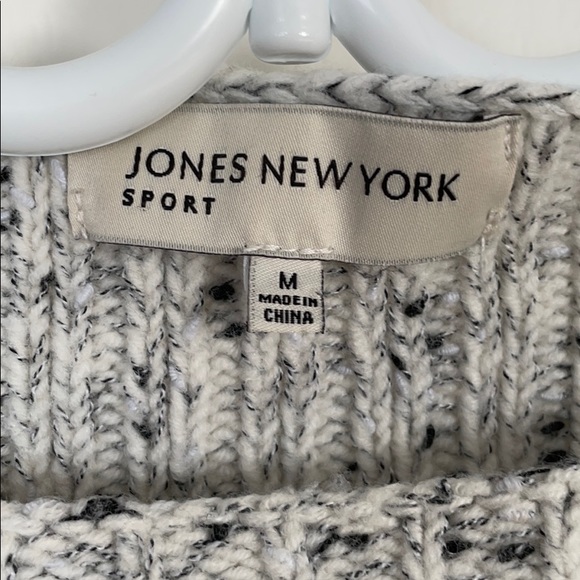 Jones New York Sweater - Picture 2 of 2